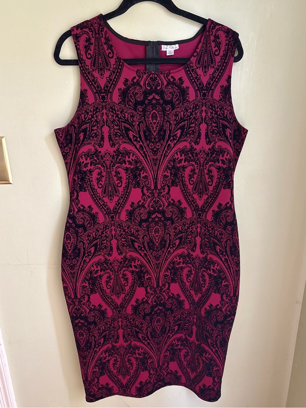 Olivia Matthew’s Sleeveless Black & Ruby Patterned Sheath Dress XL. Very nice!